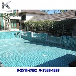 Installation for swimming pool glass