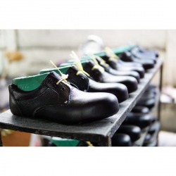 Safety shoes factory