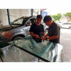 แนะนำร้านซ่อมกระจกรถยนต์ร้าว