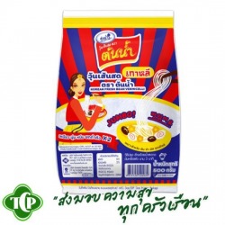 Fresh vermicelli with streams of water