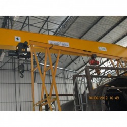 Install a 3 ton factory crane