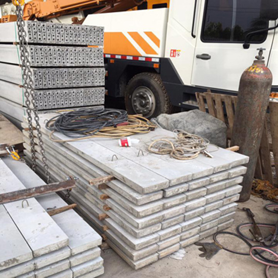 ผนังรั้ว ขนาด 18 x 5 x 205 cm. คอนกรีต  คอนกรีตสำเร็จรูป  พรีคาสท์  precast  concrete  แผ่นรั้วคอนกรีต  เสา  ทับหลัง  ผนังรั้ว  กรุงเทพ  ลำลูกกา  ปุมธานี 