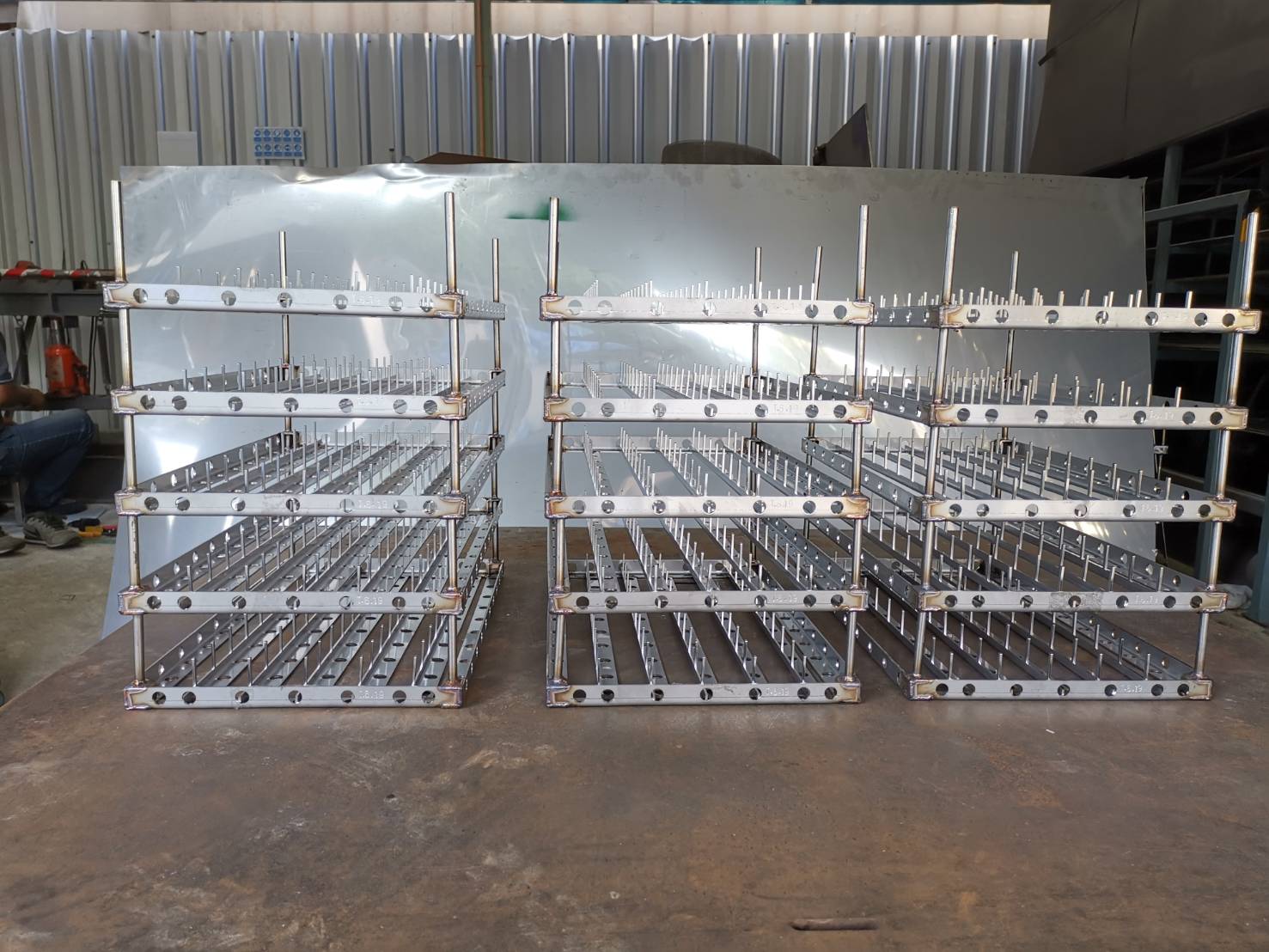 ผู้ผลิตและออกแบบ jig, basket, wire mesh, tray for heat treat