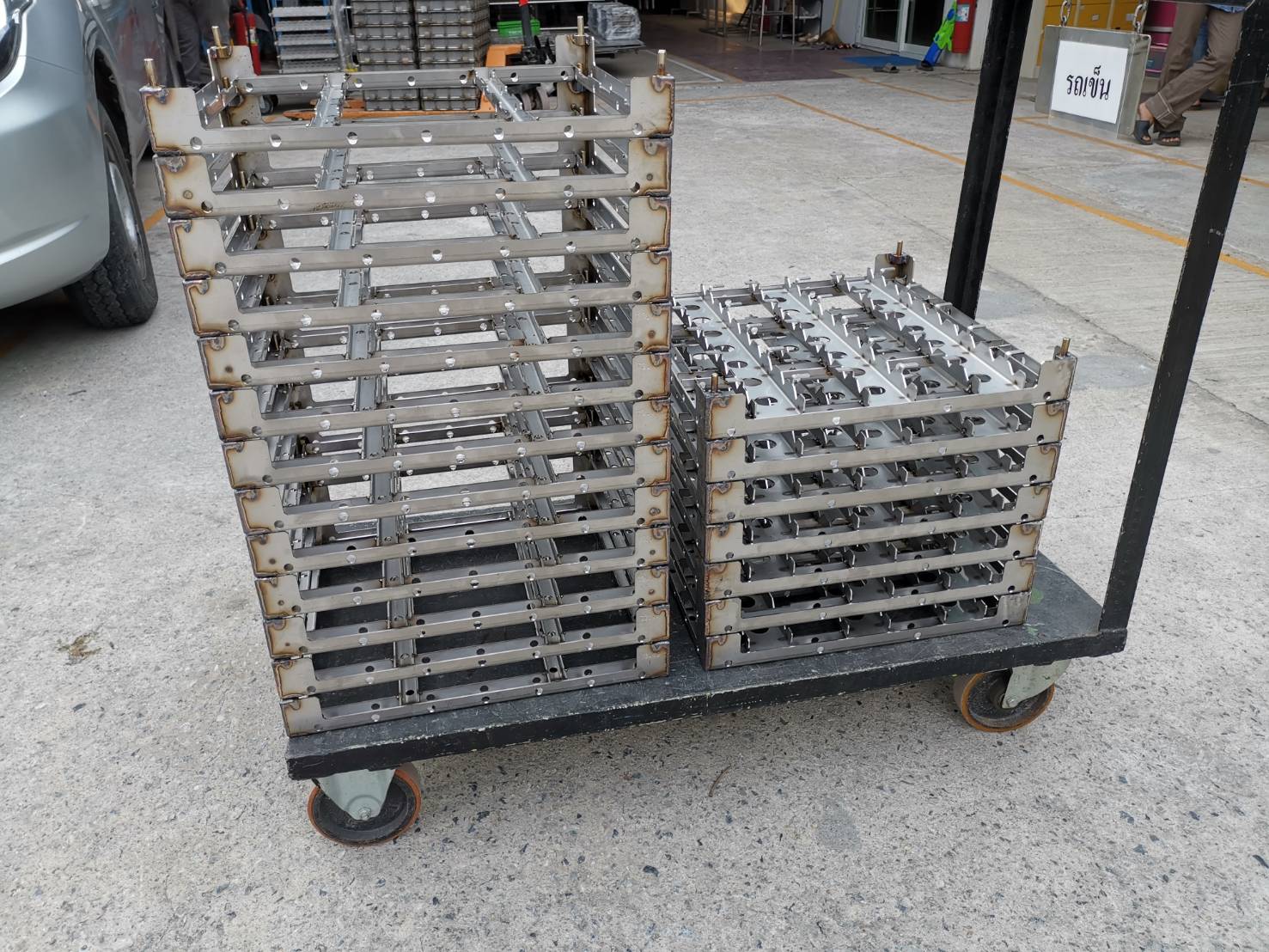 ผู้ผลิตและออกแบบ jig, basket, wire mesh, tray for heat treat